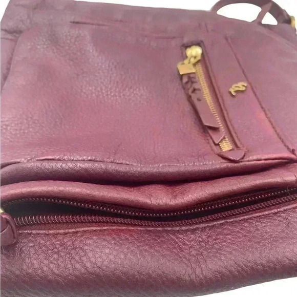 Elliot Lucca GWEN Burgundy Pebbled Leather Crossbody Handbag Chain Accent Roomy - Picture 3 of 9